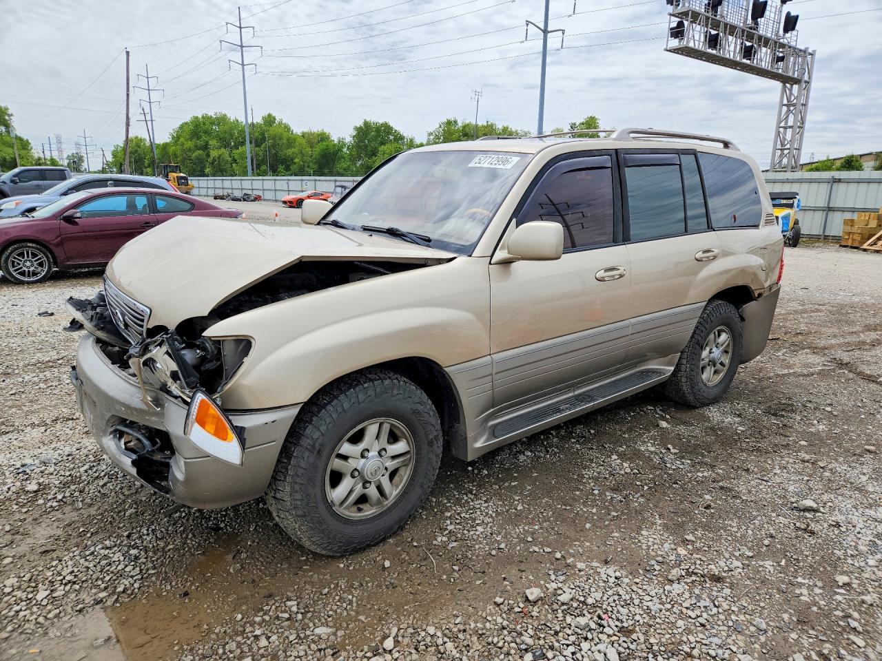 2002 Lexus LX 470, VIN JTJHT00W223523100 — Front end
