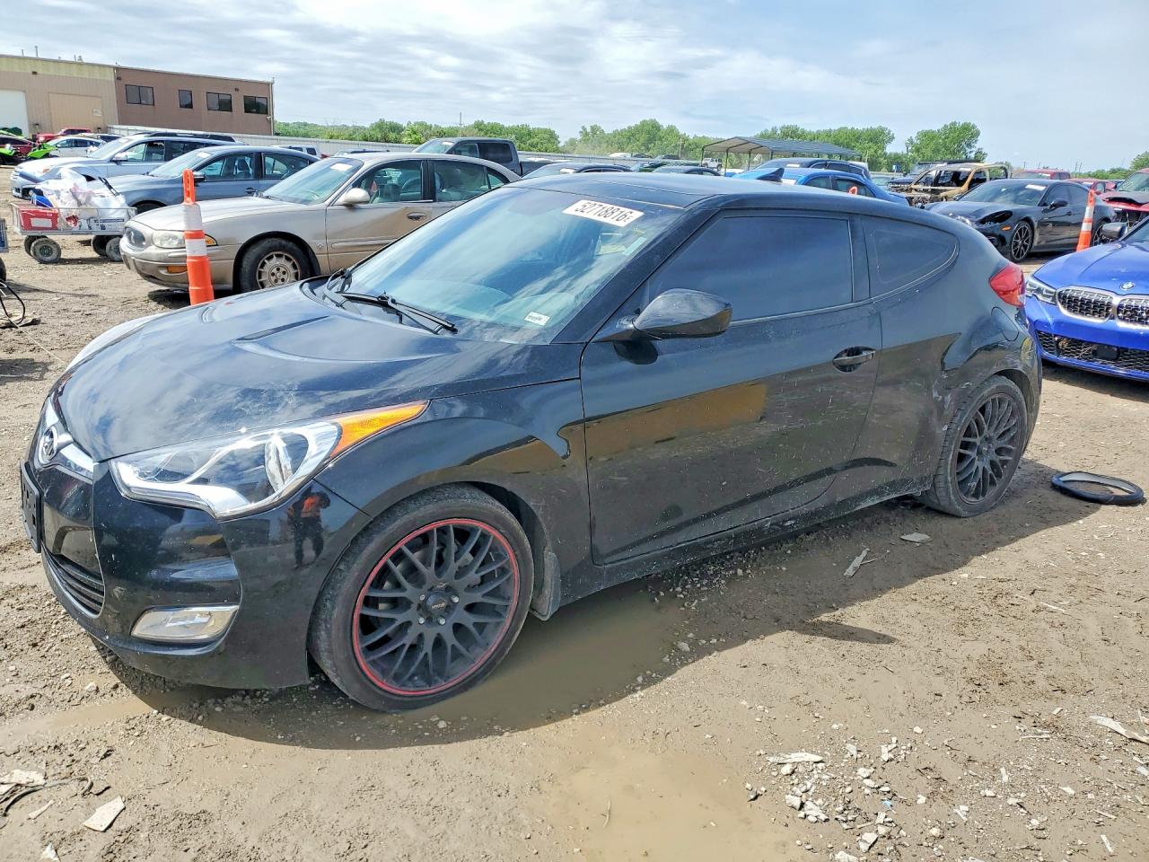 2012 Hyundai Veloster w/Black Int, VIN KMHTC6AD6CU055926 — Бок