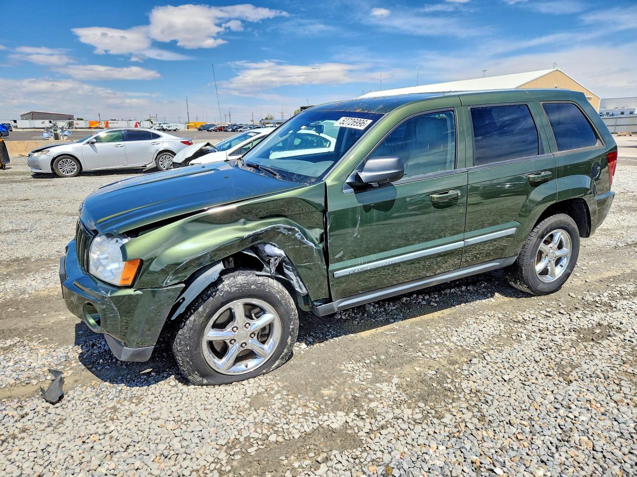 2007 Jeep Grand Cherokee Laredo, VIN 1J8GR48K57C681596 — Front end