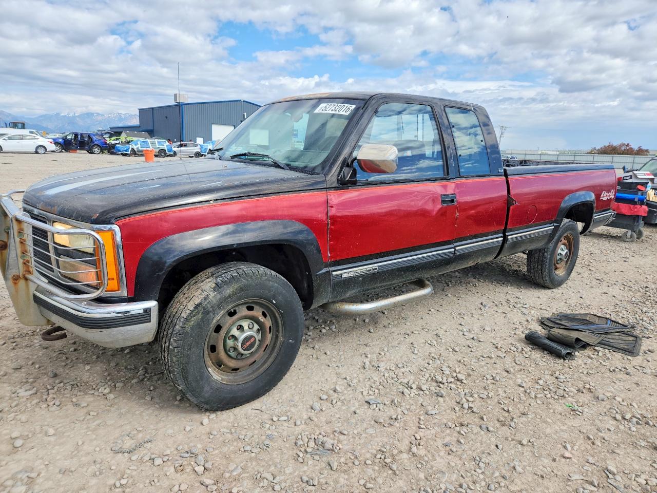 1992 GMC Sierra 2500, VIN 2GTGK29KXN1505435 — Minor dents and scratches