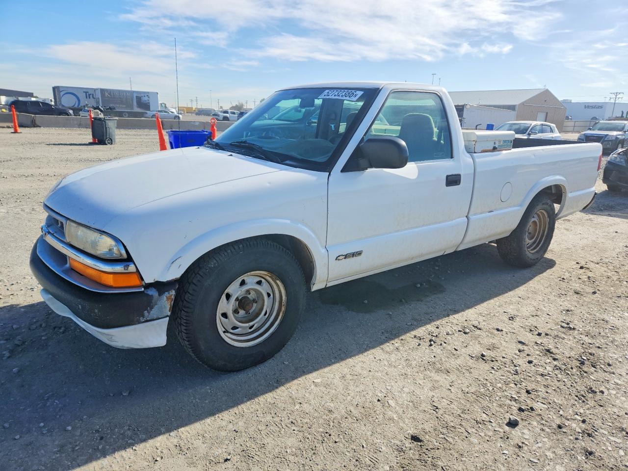 1999 Chevrolet S-10 LS, VIN 1GCCS14X6XK234422 — Front end