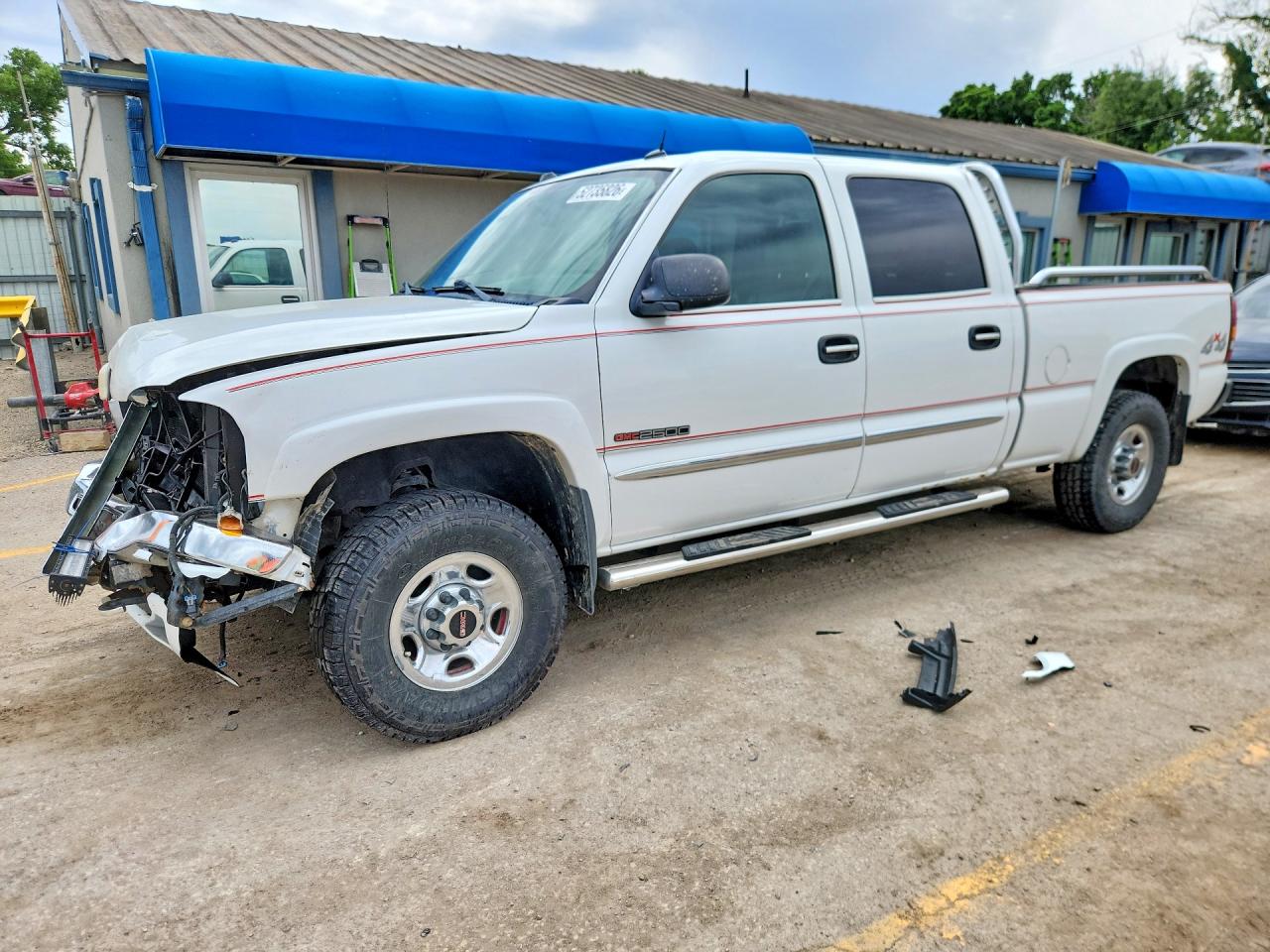 2004 GMC Sierra 2500 SLT, VIN 1GTGK23U54F233572 — Front end