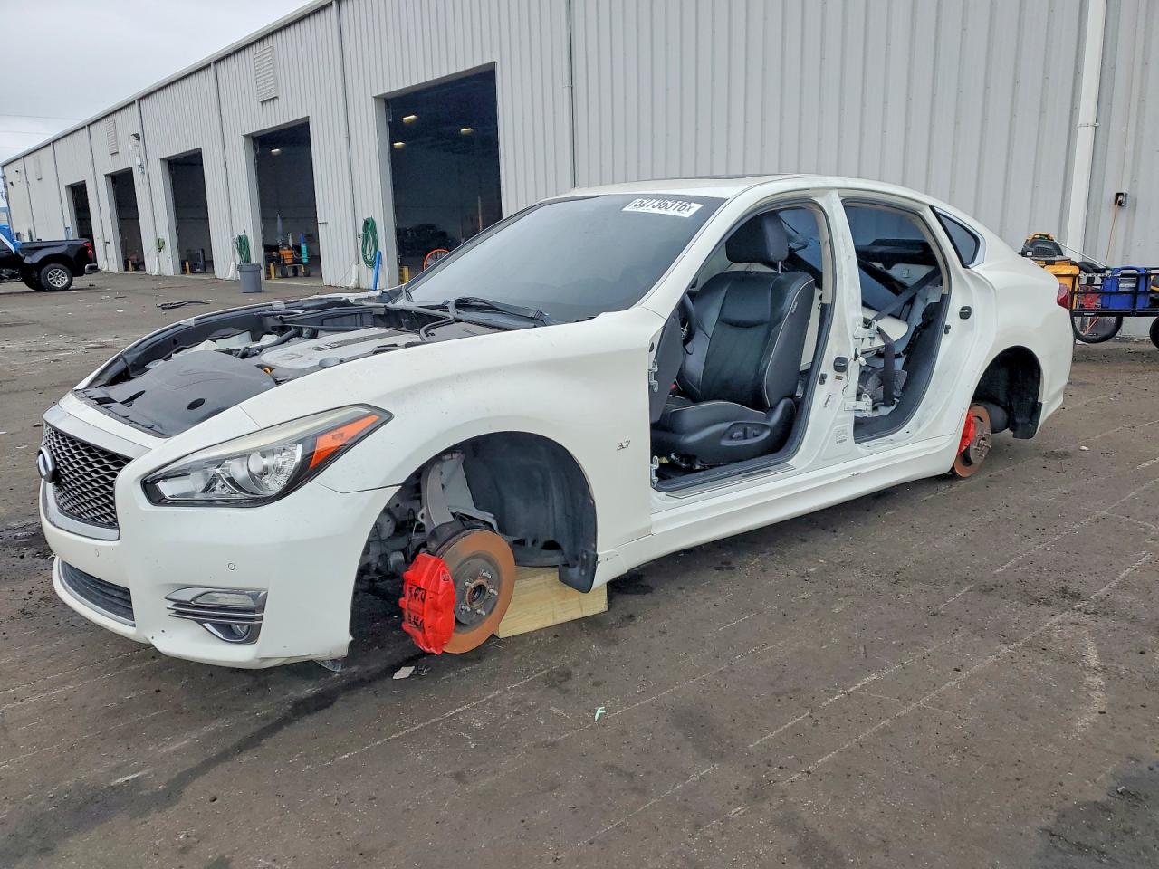 2019 Infiniti Q70 Luxe, VIN JN1BY1AP7KM505325 — Vandalism