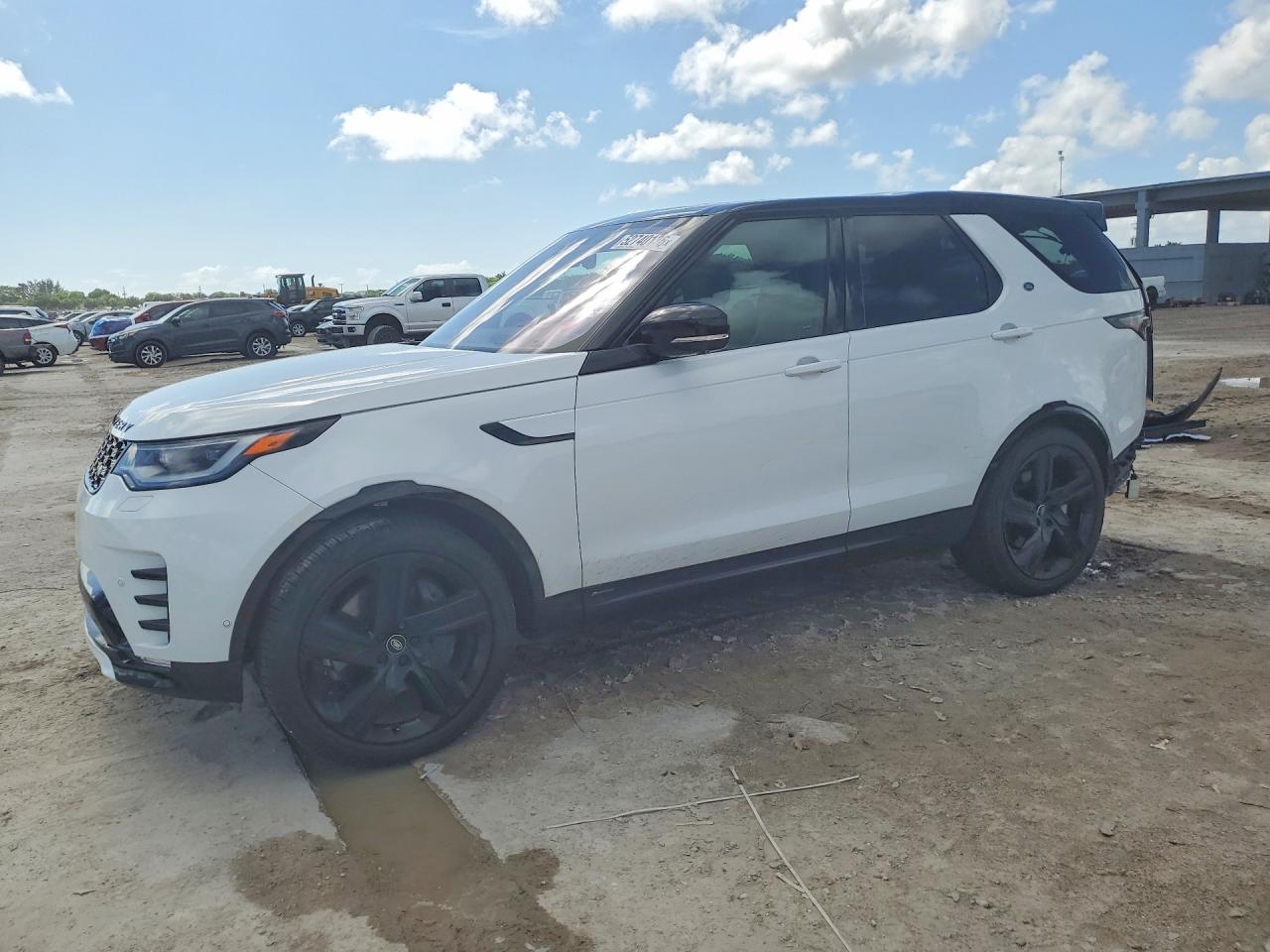 2022 Land Rover Discovery HSE R-Dynamic, VIN SALRM4EU2N2462403 — Rear end