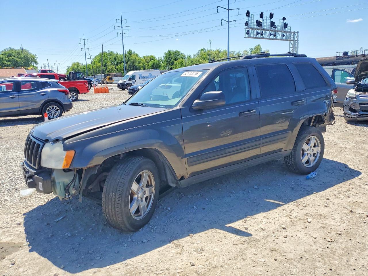 2006 Jeep Grand Cherokee Laredo, VIN 1J4GR48K56C186377 — Front end