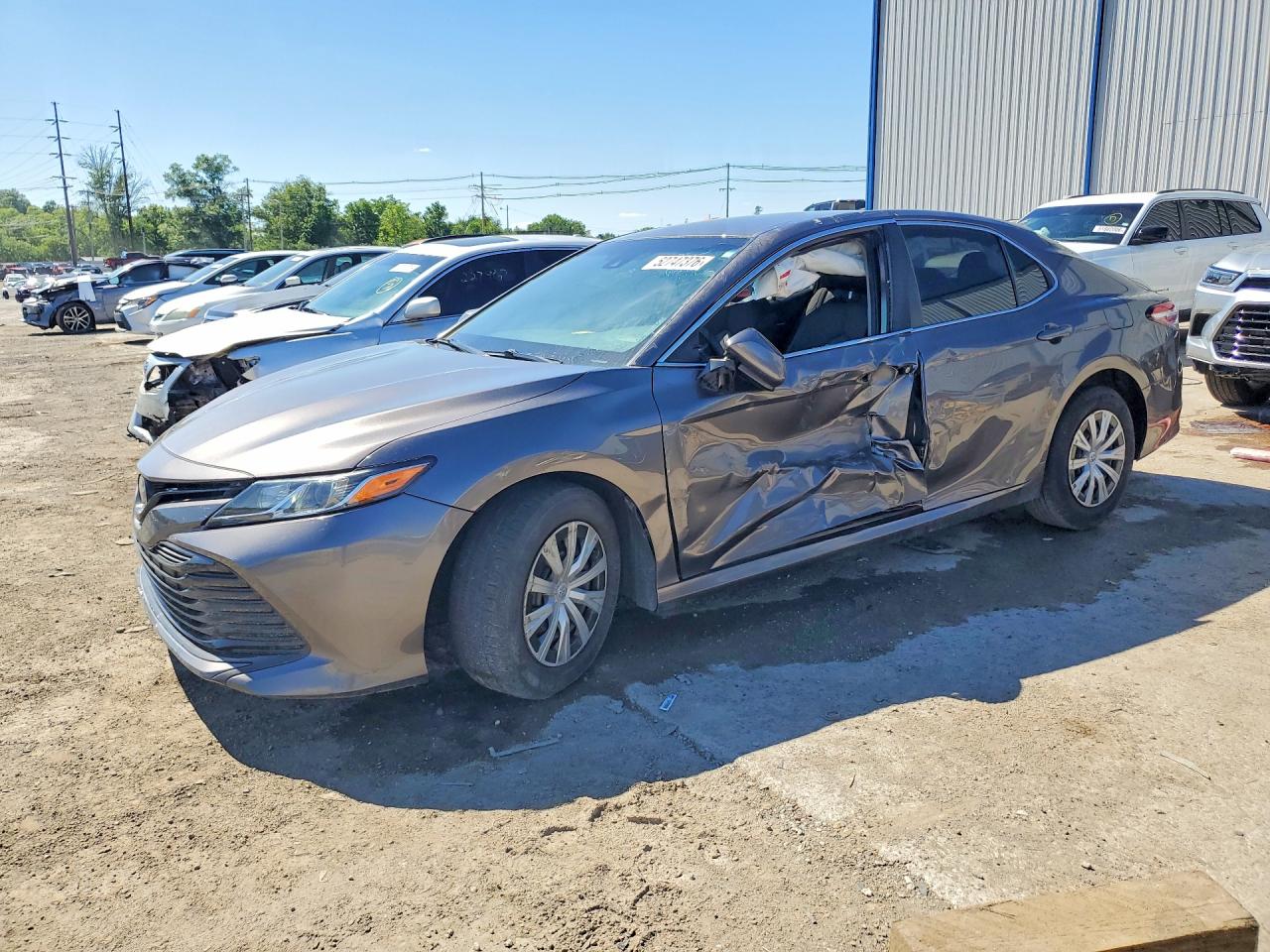 2018 Toyota Camry SE, VIN 4T1B11HK1JU610450 — Side
