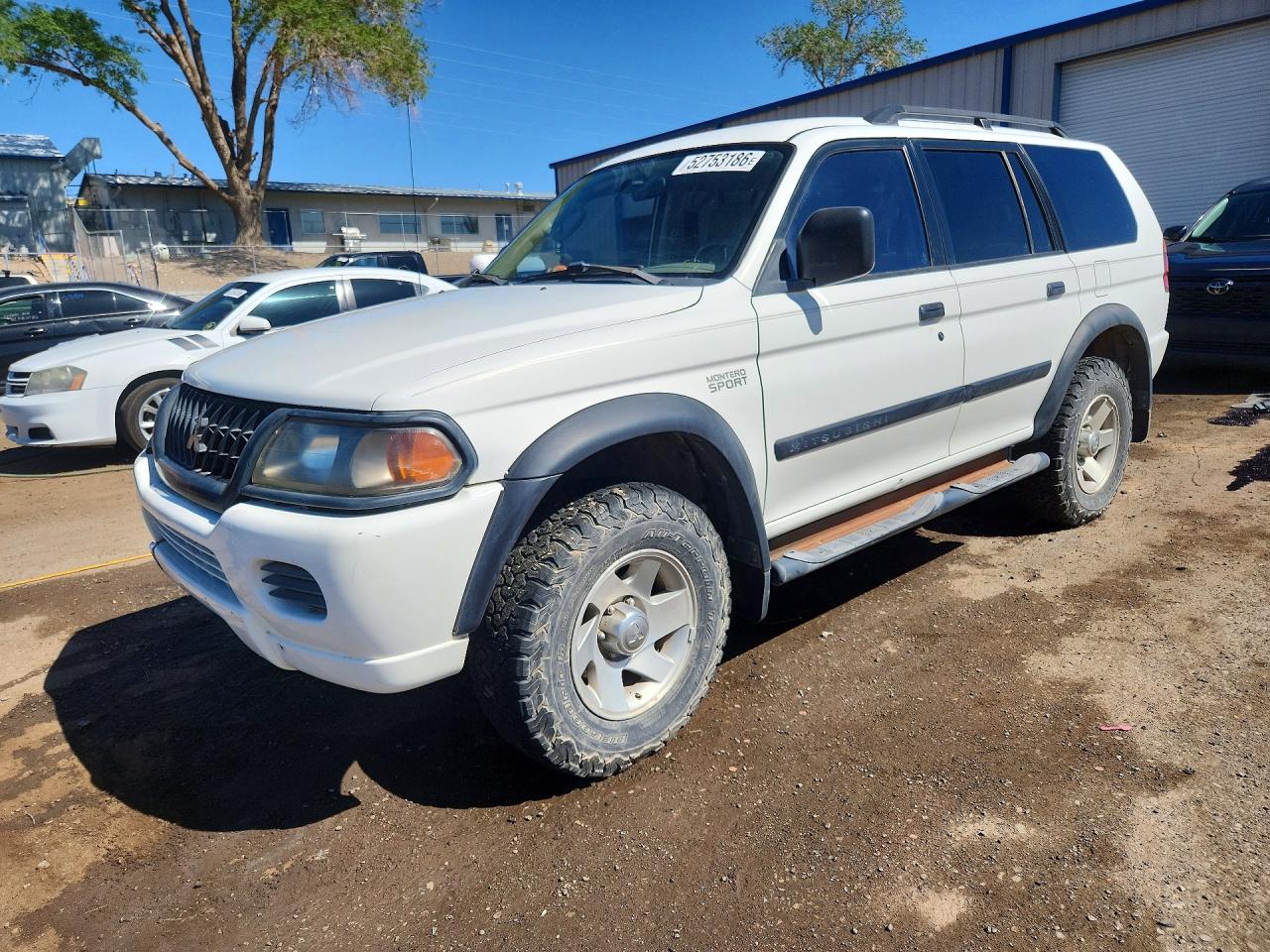 2003 Mitsubishi Montero Sport ES, VIN JA4MT21H93J032981 — Side