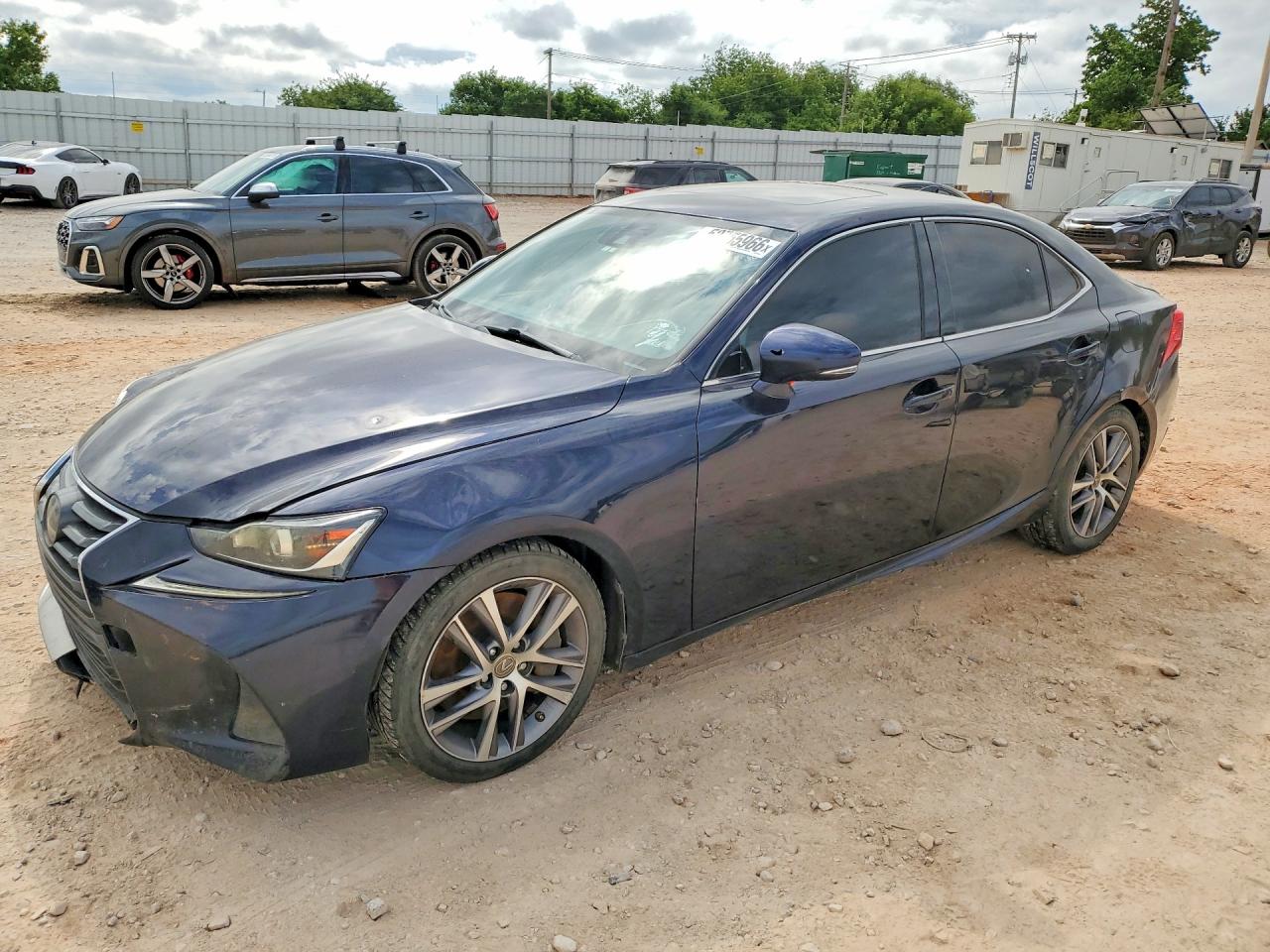 2019 Lexus IS 300, VIN JTHBA1D25K5093643 — Перед