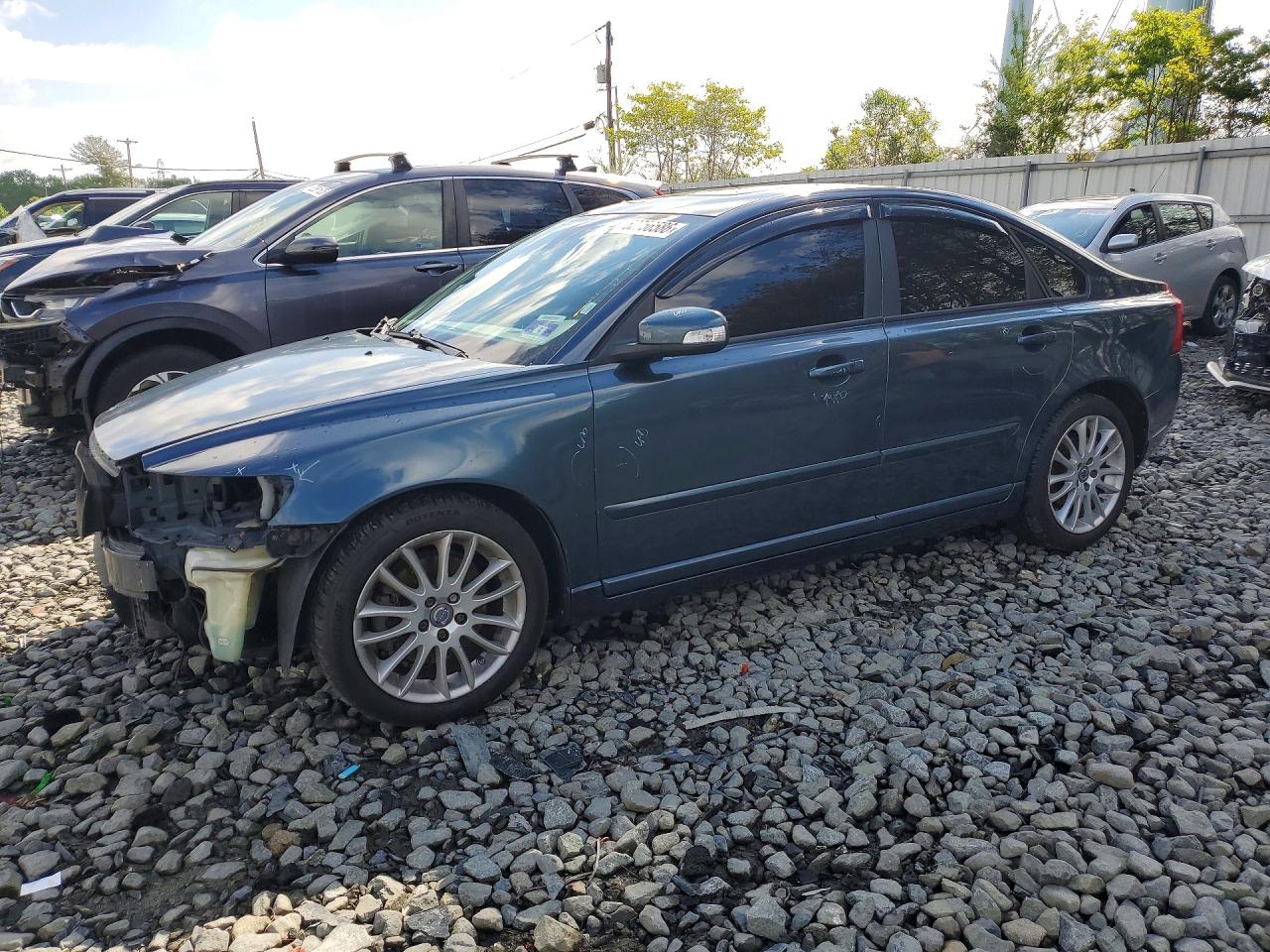 2011 Volvo S40, VIN YV1672MS3B2535192 — Перед