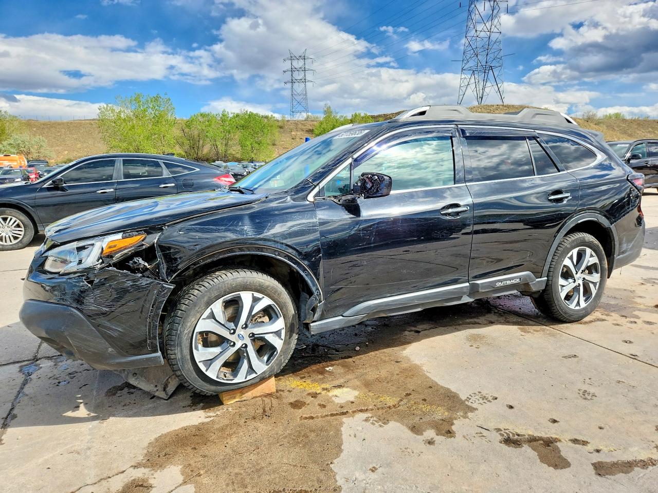 2021 Subaru Outback Touring XT, VIN 4S4BTGPD4M3130316 — Перед