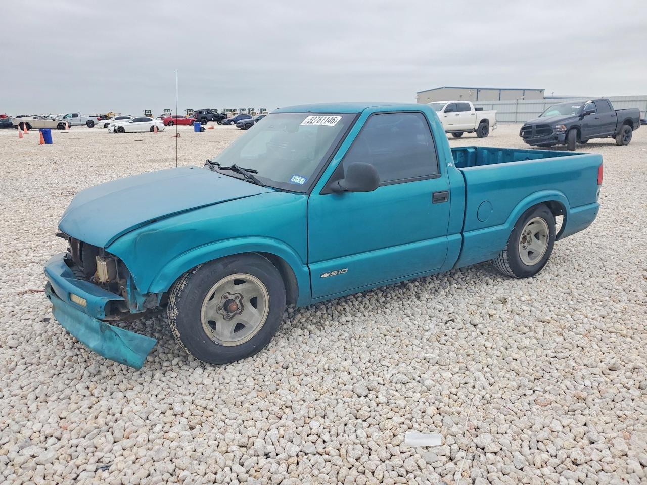 1995 Chevrolet S-10, VIN 1GCCS1444S8150501 — Front end