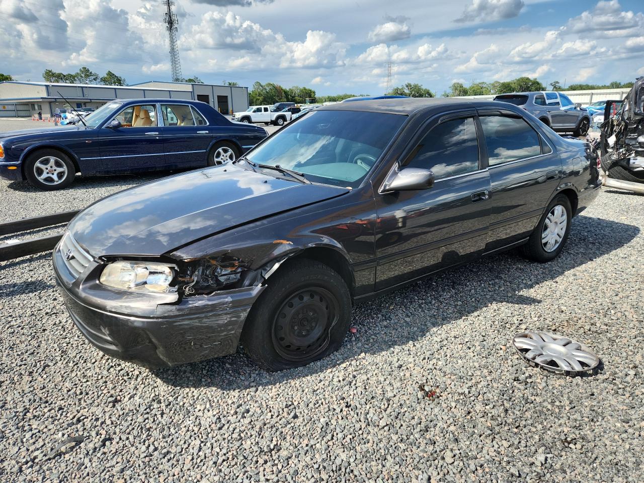 2000 Toyota Camry CE, VIN 4T1BG22K1YU980241 — Front end