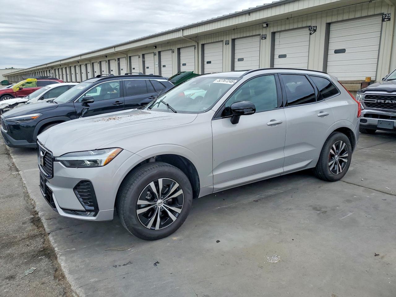 2024 Volvo XC60 Core Dark Theme, VIN YV4L12RK0R1929605 — Крыша