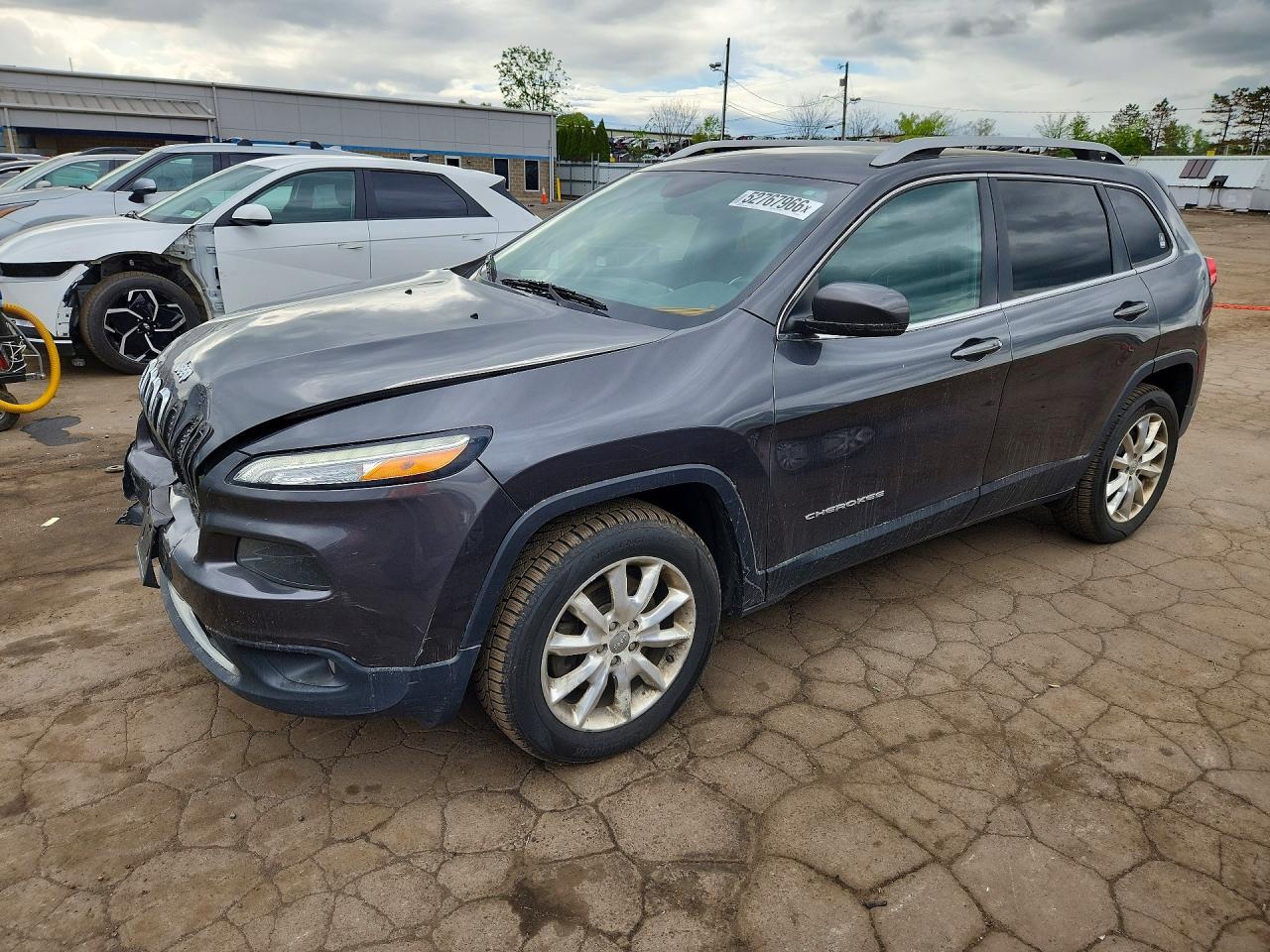 2016 Jeep Cherokee Limited, VIN 1C4PJMDB7GW152234 — Front end