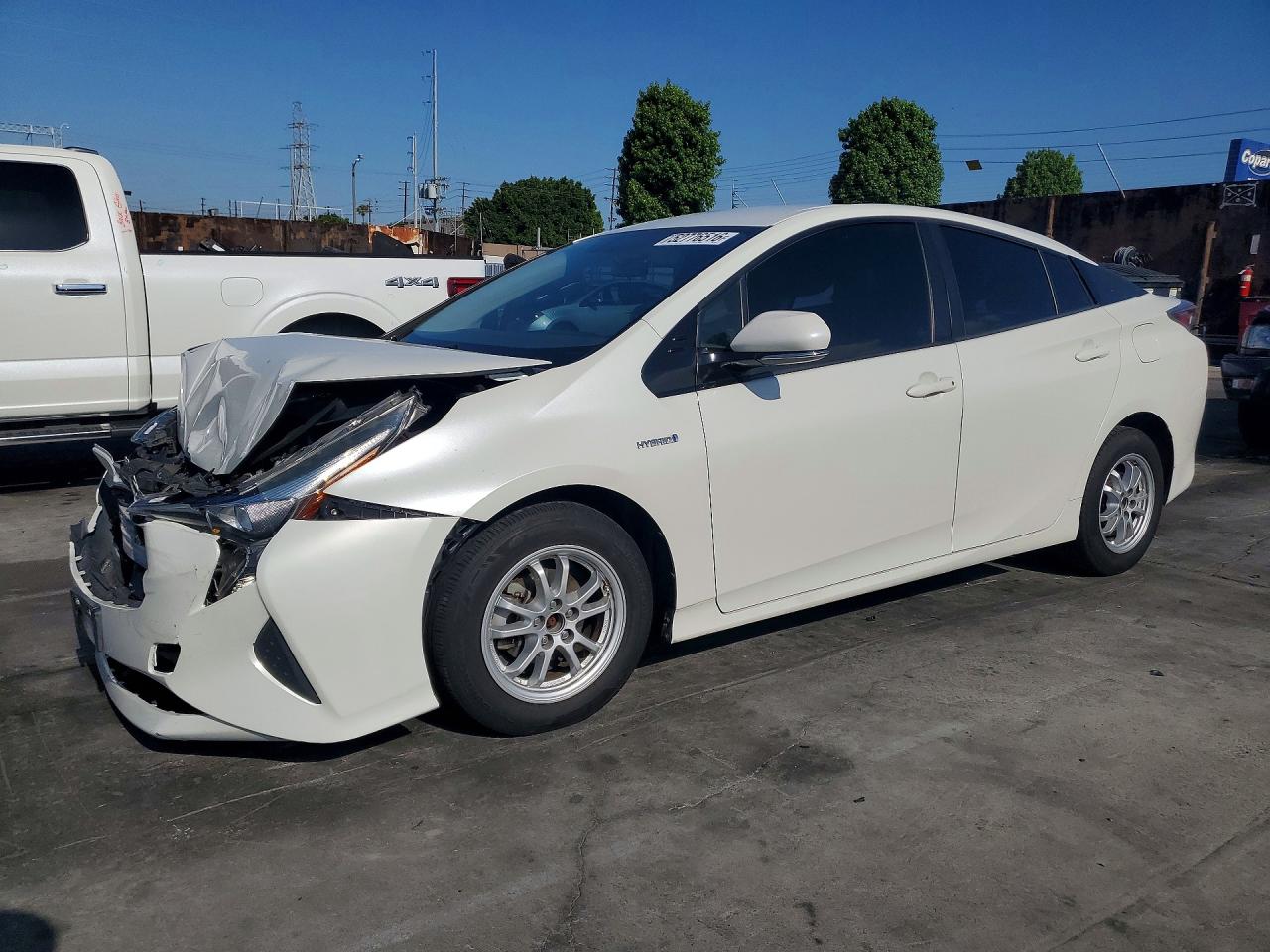 2016 Toyota Prius Three, VIN JTDKARFU2G3024877 — Front end