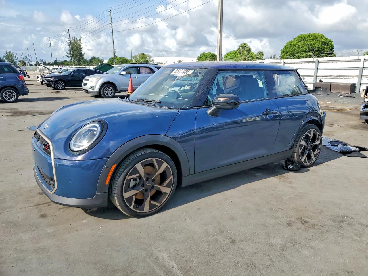 2026 MINI Hardtop Cooper S, VIN WMW23GD06T2X74732 — Зад