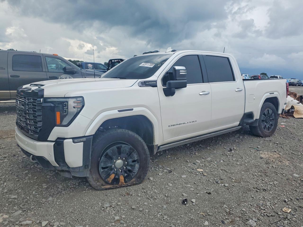 2025 GMC Sierra 2500HD Denali Ultimate, VIN 1GT4UXEY2SF235934 — Undercarriage