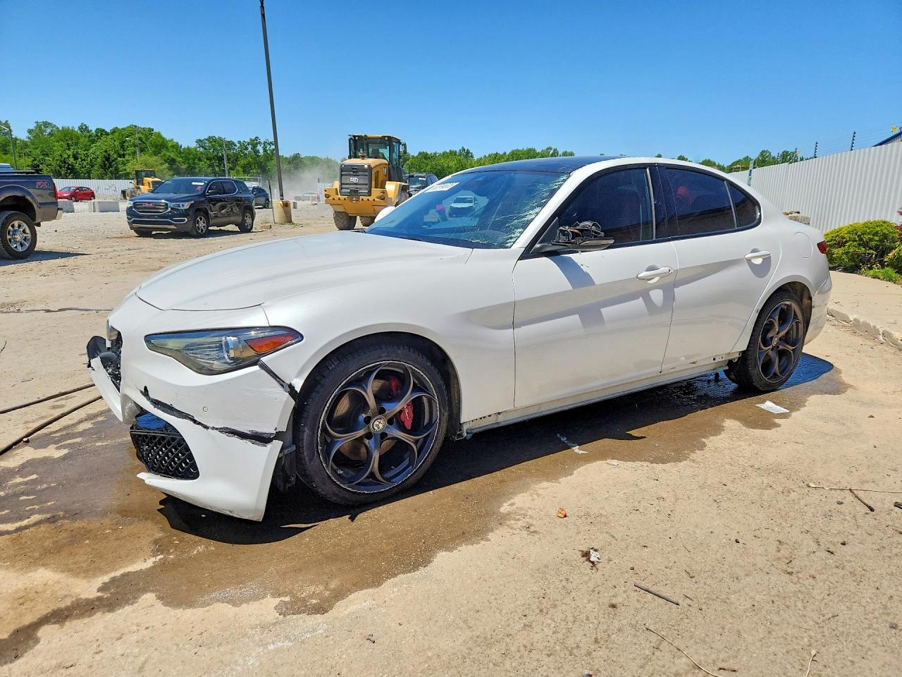 2017 Alfa Romeo Giulia Ti, VIN ZARFAEEN5H7560324 — Front end