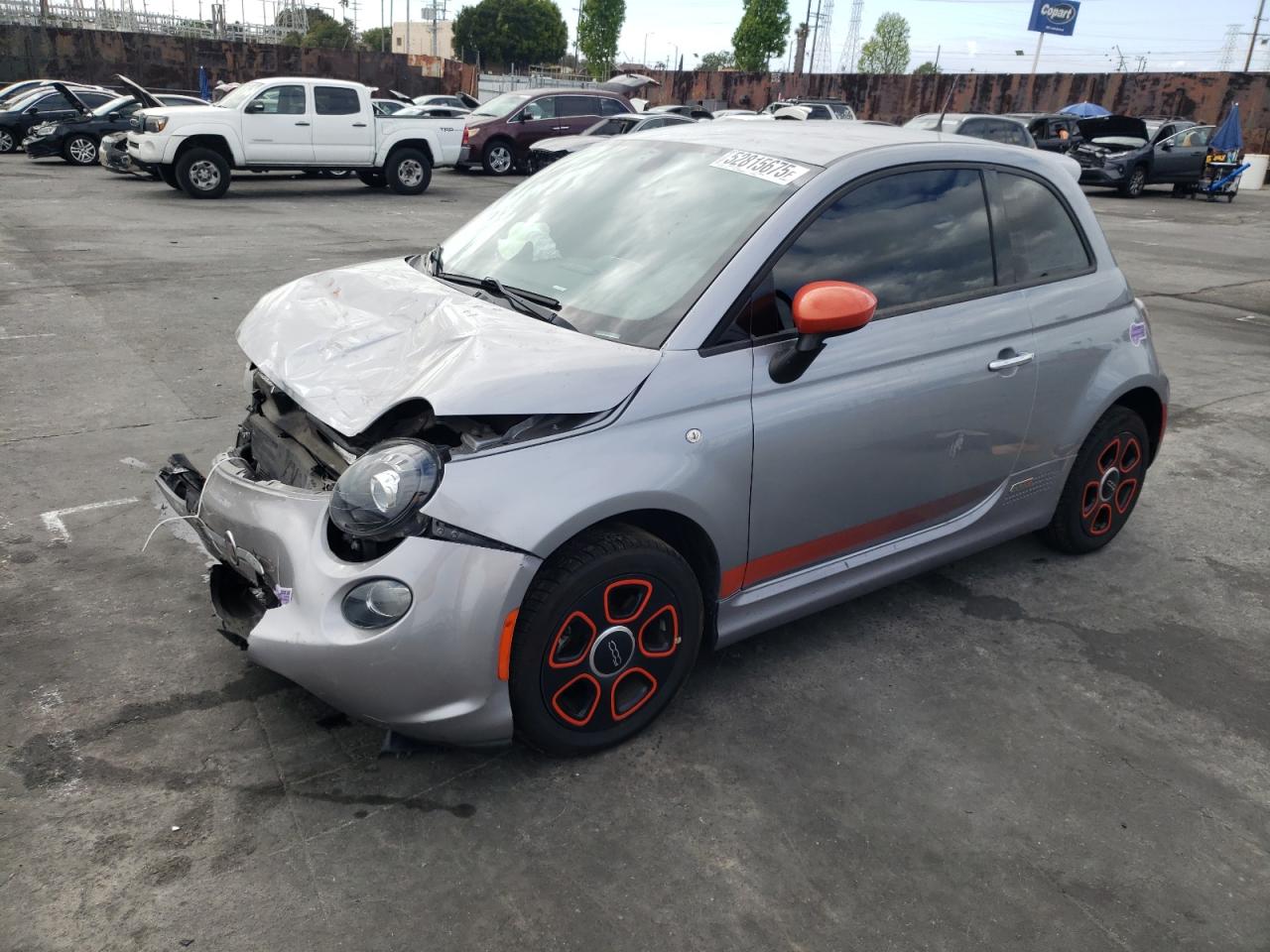 2018 FIAT 500e, VIN 3C3CFFGE2JT362534 — Front end