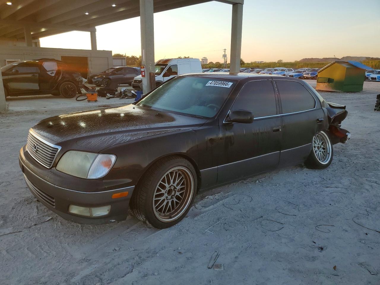 2000 Lexus LS 400, VIN JT8BH28F8Y0179968 — Rear end