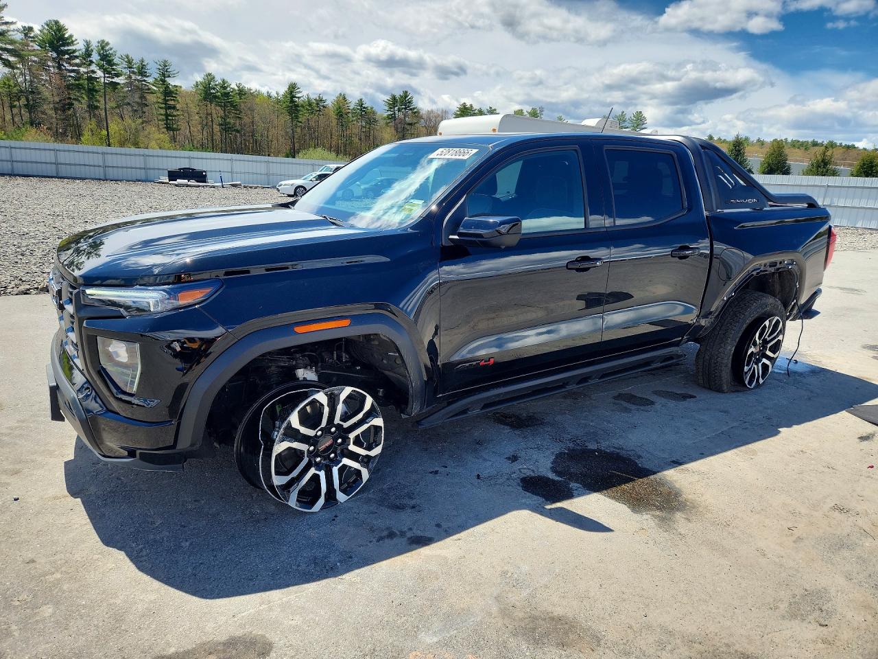 2025 GMC Canyon 4WD AT4, VIN 1GTP2DEK9S1228893 — Перед
