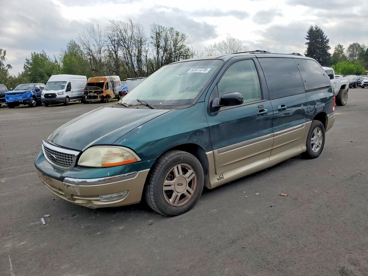 2001 Ford Windstar SEL, VIN 2FMZA53461BA52051 — Front end