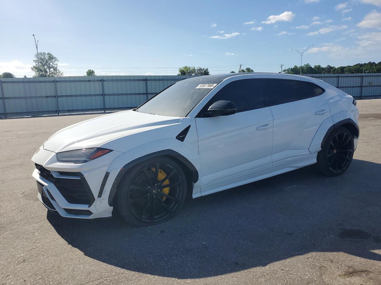 2019 Lamborghini Urus, VIN ZPBUA1ZL8KLA01117 — Side