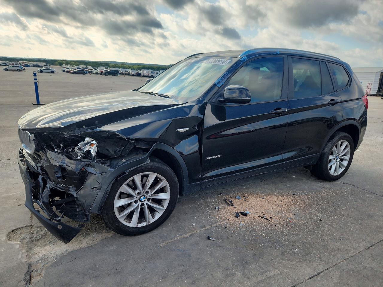 2017 BMW X3 xDrive28i, VIN 5UXWX9C37H0W77914 — Front end