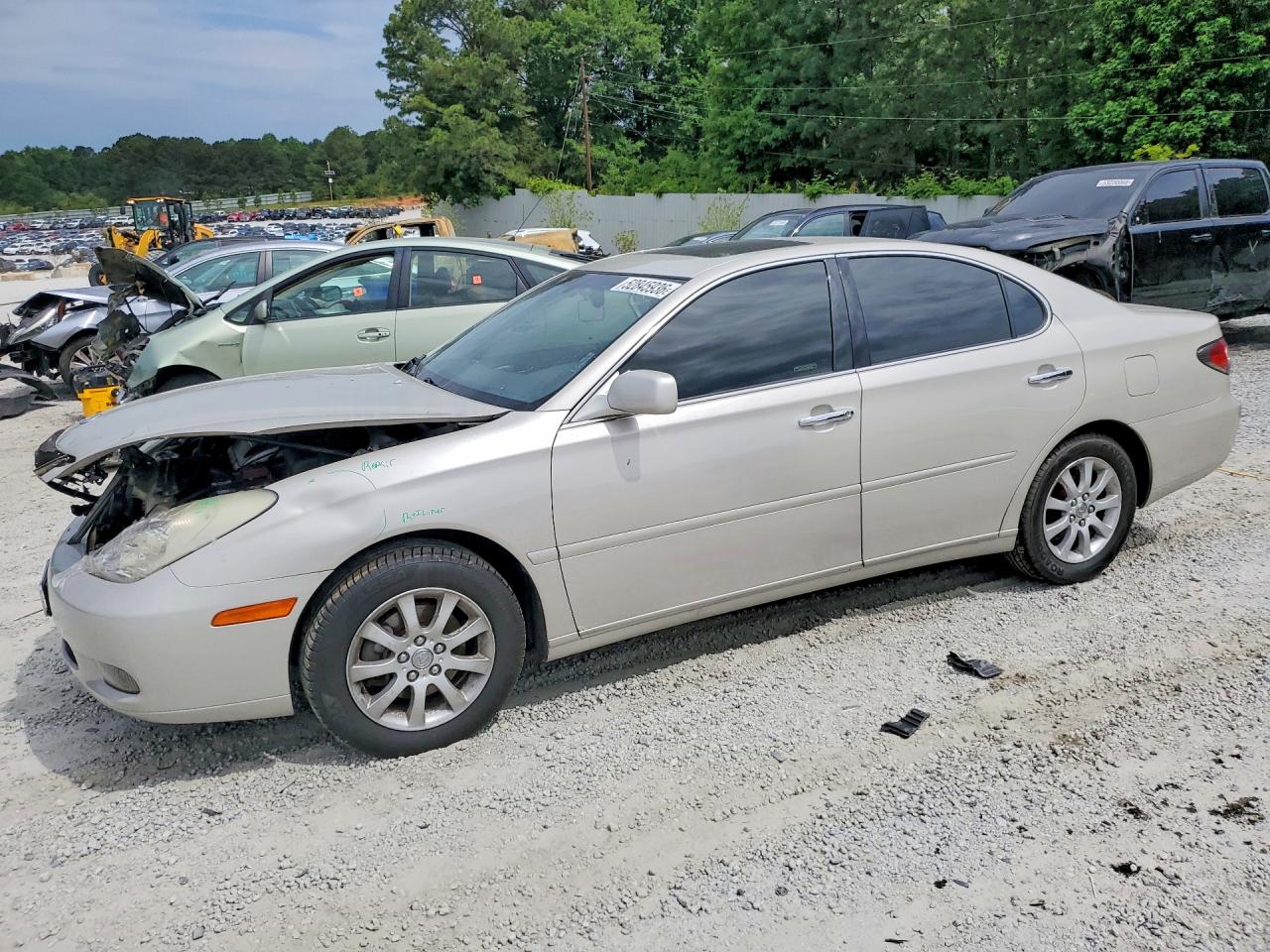 2004 Lexus ES 350, VIN JTHBA30G040006292 — Перед