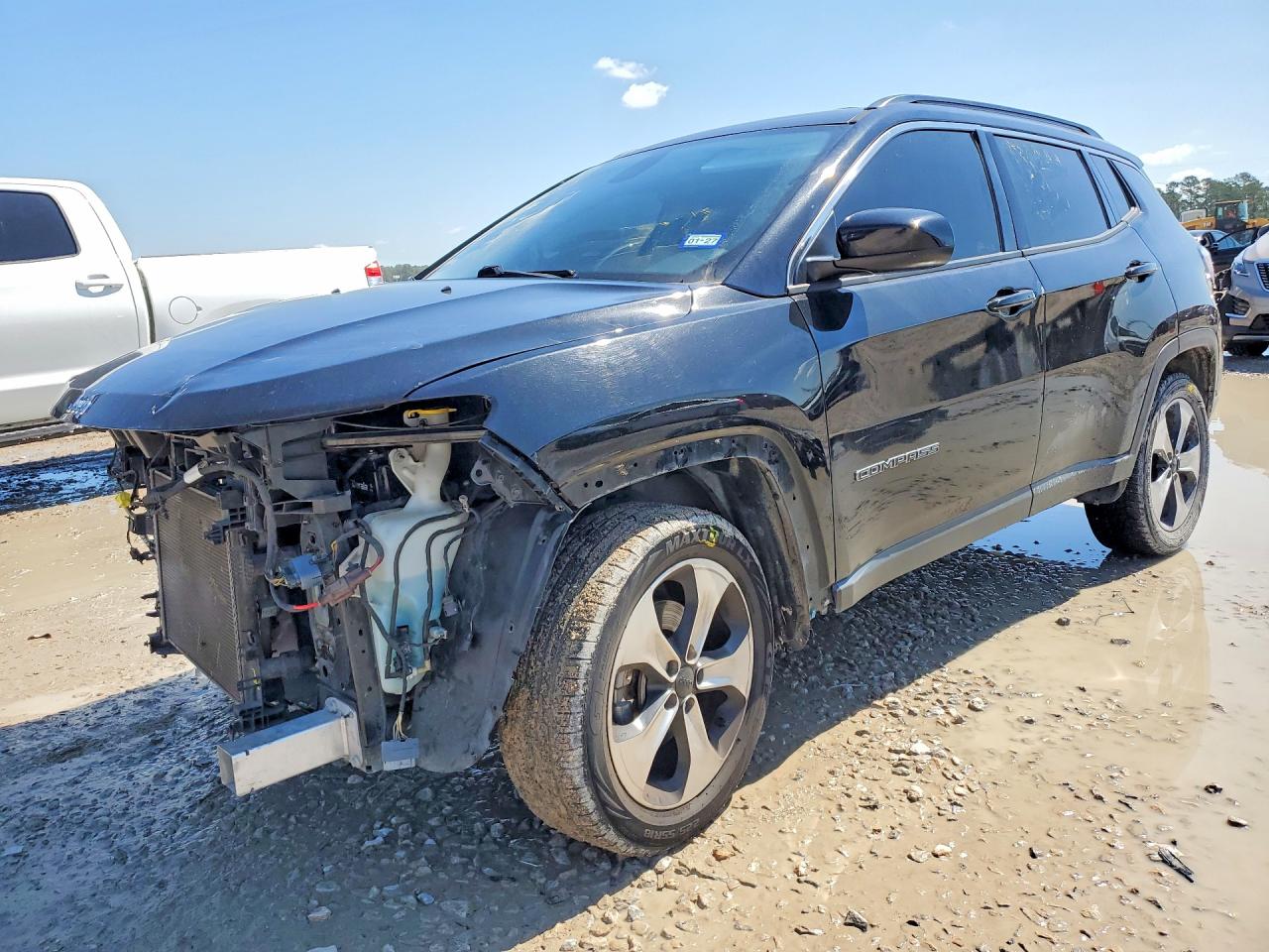 2018 Jeep Compass Latitude, VIN 3C4NJCBB7JT137427 — Front end