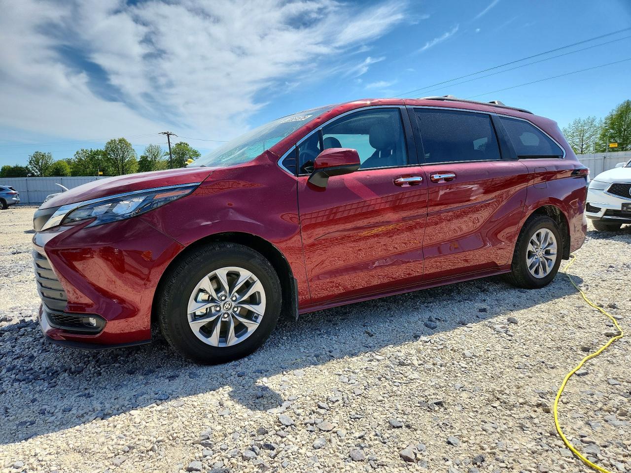 2026 Toyota Sienna XLE, VIN 5TDYRKEC9TS297925 — Hail