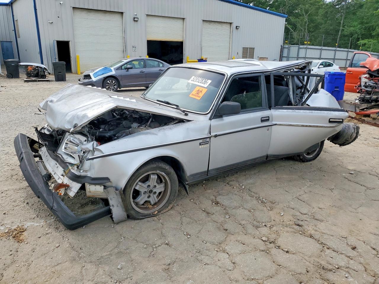 1990 Volvo 240, VIN YV1AA8849L1422137 — Rear end