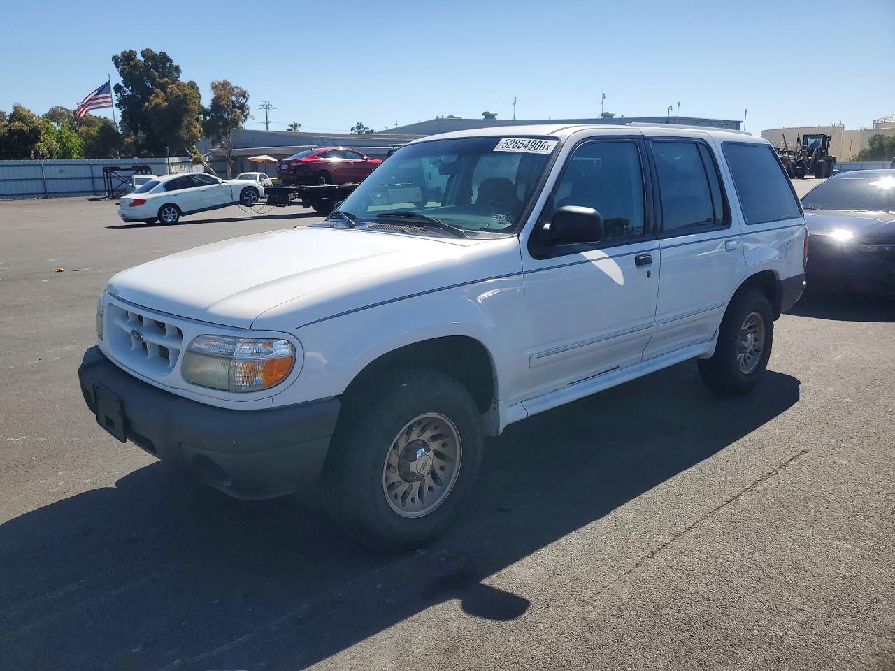 2000 Ford Explorer XLS, VIN 1FMZU62X5YUB23236 — Minor dents and scratches