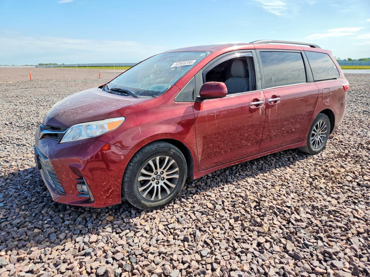 2018 Toyota Sienna XLE, VIN 5TDYZ3DCXJS927813 — Hail