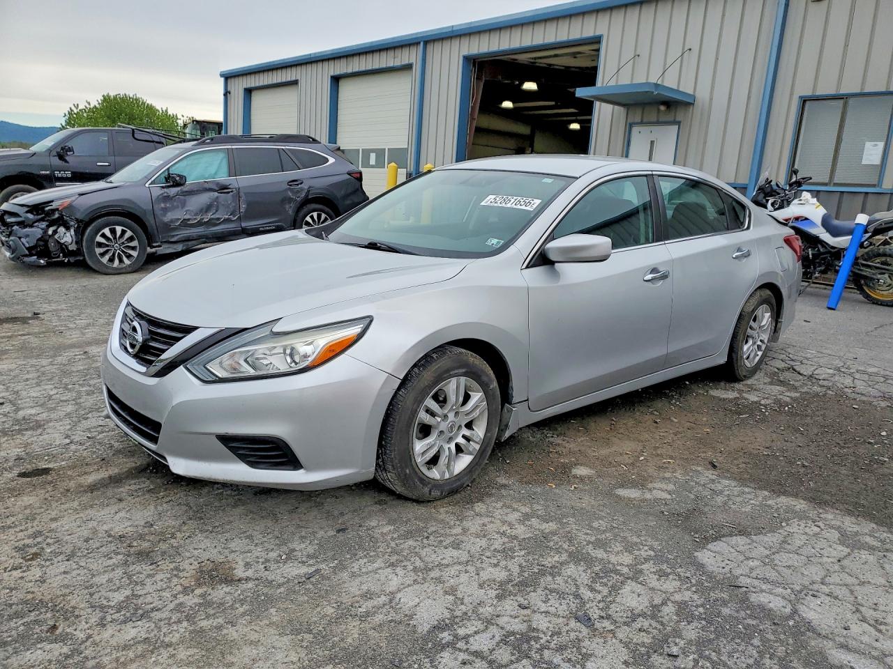 2018 Nissan Altima SR, VIN 1N4AL3AP4JC103212 — Rear end