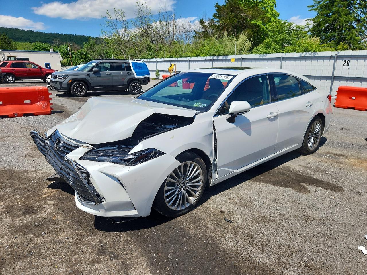 2019 Toyota Avalon XLE, VIN 4T1BZ1FB8KU032683 — Front end