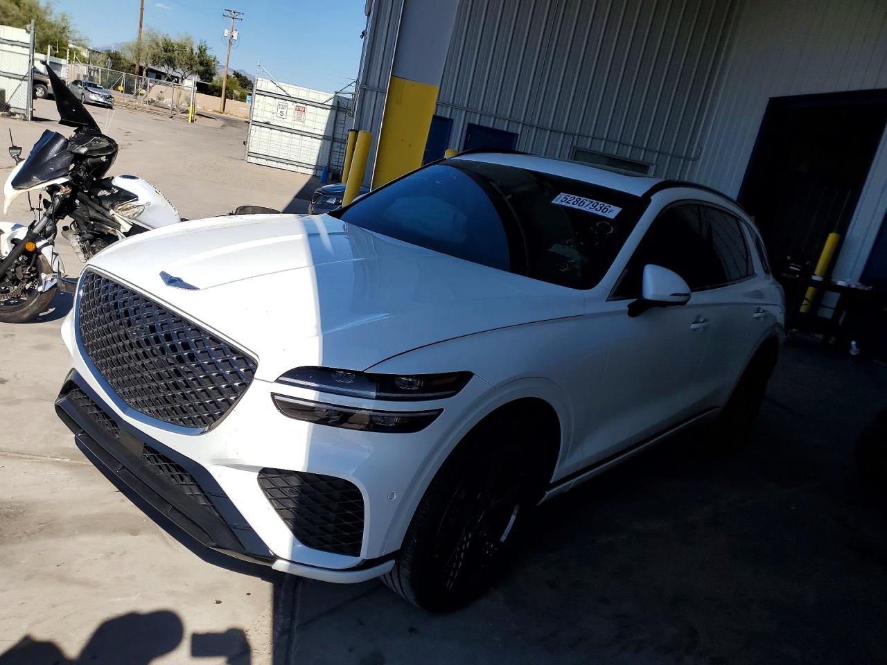 2024 Genesis GV70 2.5T, VIN 5NMMADTB3RH009310 — Front end