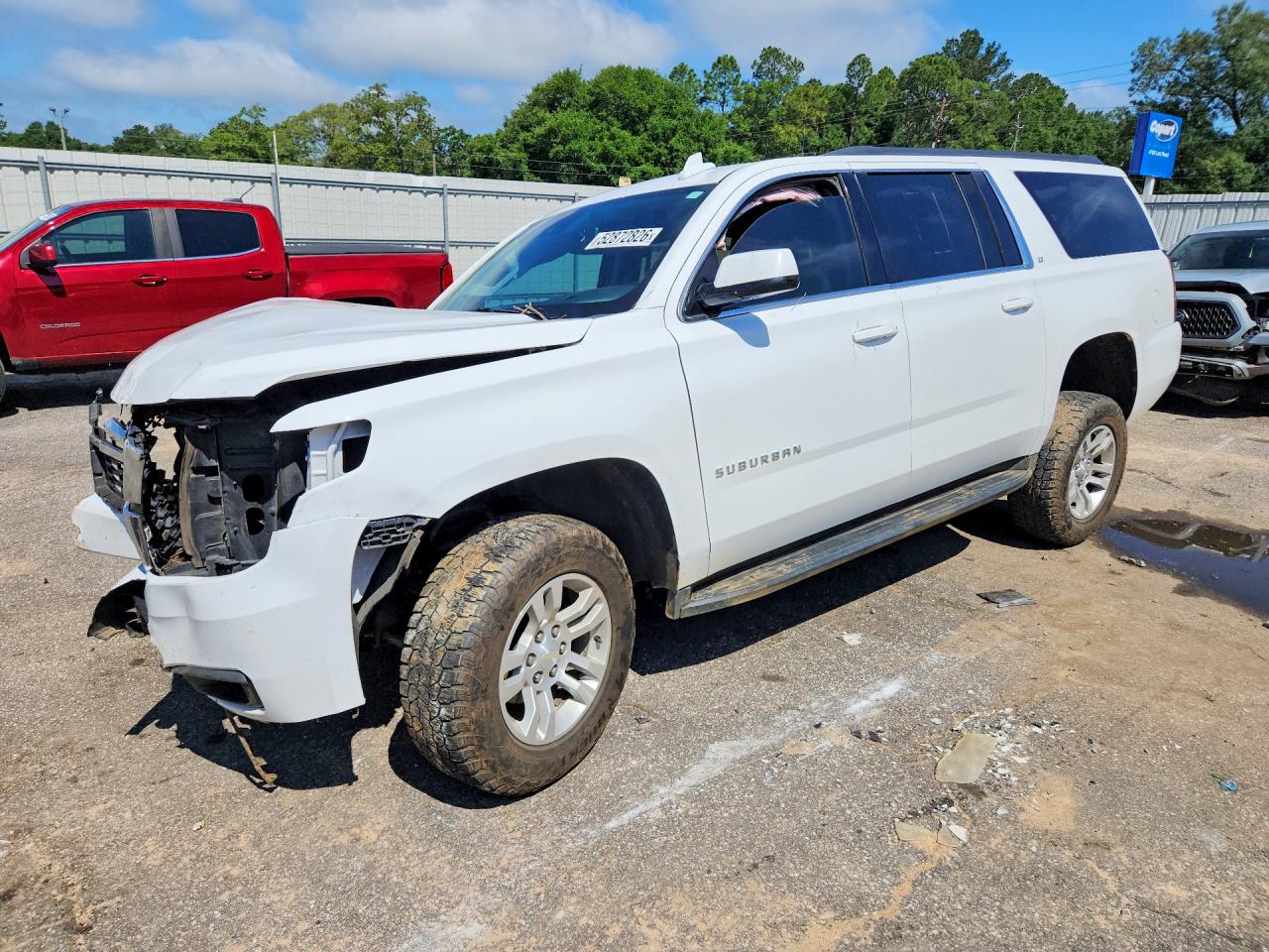 2020 Chevrolet Suburban LT, VIN 1GNSCHKC7LR213735 — Front end