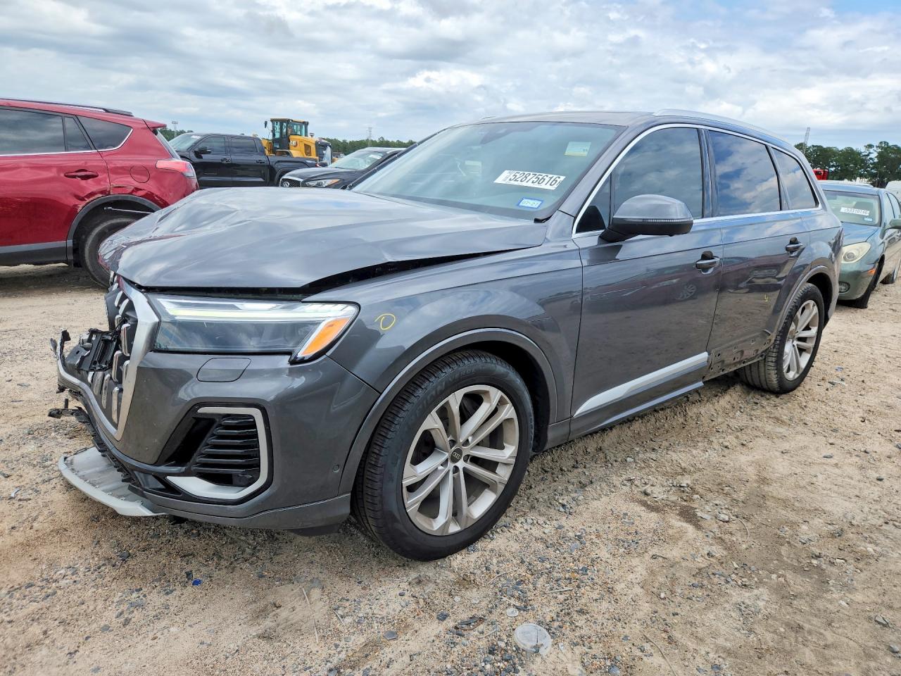 2025 Audi Q7 Premium Plus, VIN WA1LVBF70SD029986 — Перед