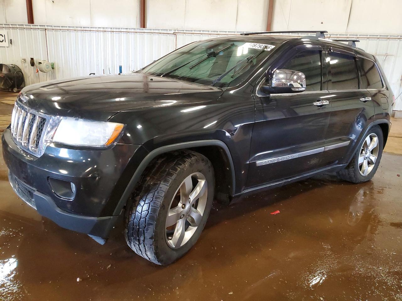 2013 Jeep Grand Cherokee Overland, VIN 1C4RJFCT4DC586865 — Undercarriage