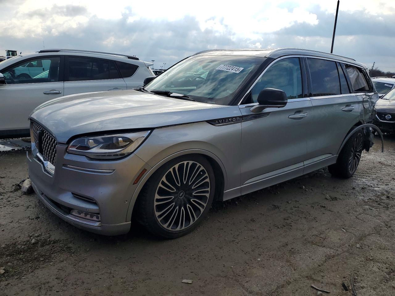 2023 Lincoln Aviator Black Label, VIN 5LM5J9XC0PGL23725 — Front end
