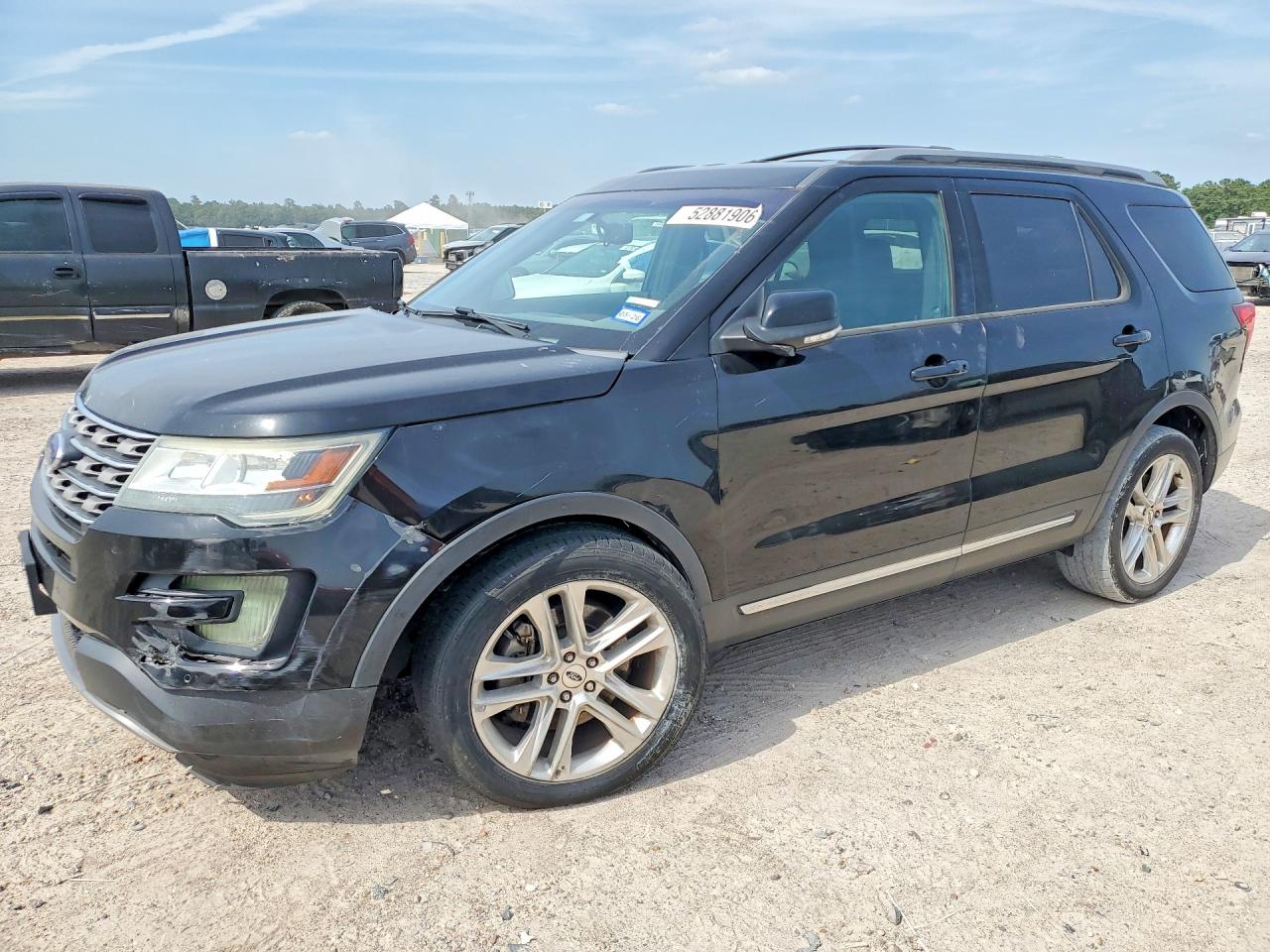 2017 Ford Explorer XLT, VIN 1FM5K7D87HGB20949 — Front end