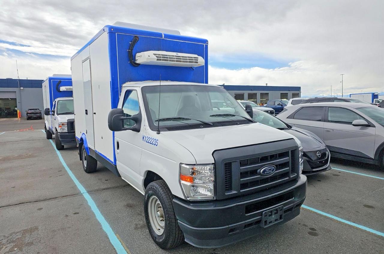 2024 Ford E-Series Commercial, VIN 1FDWE3FNXRDD00713 — Normal wear