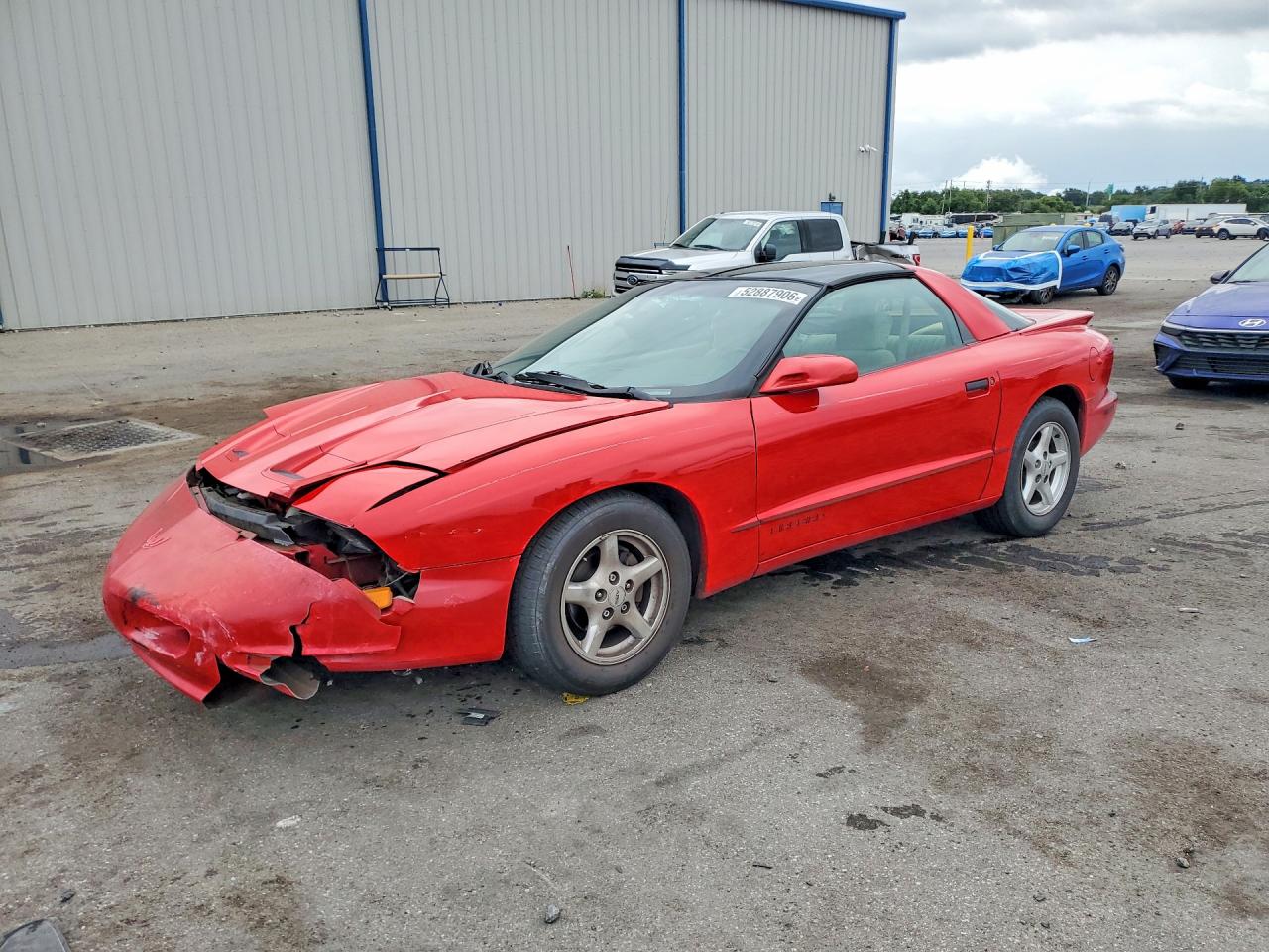 1997 Pontiac Firebird Firebird, VIN 2G2FS22K3V2230060 — Front end