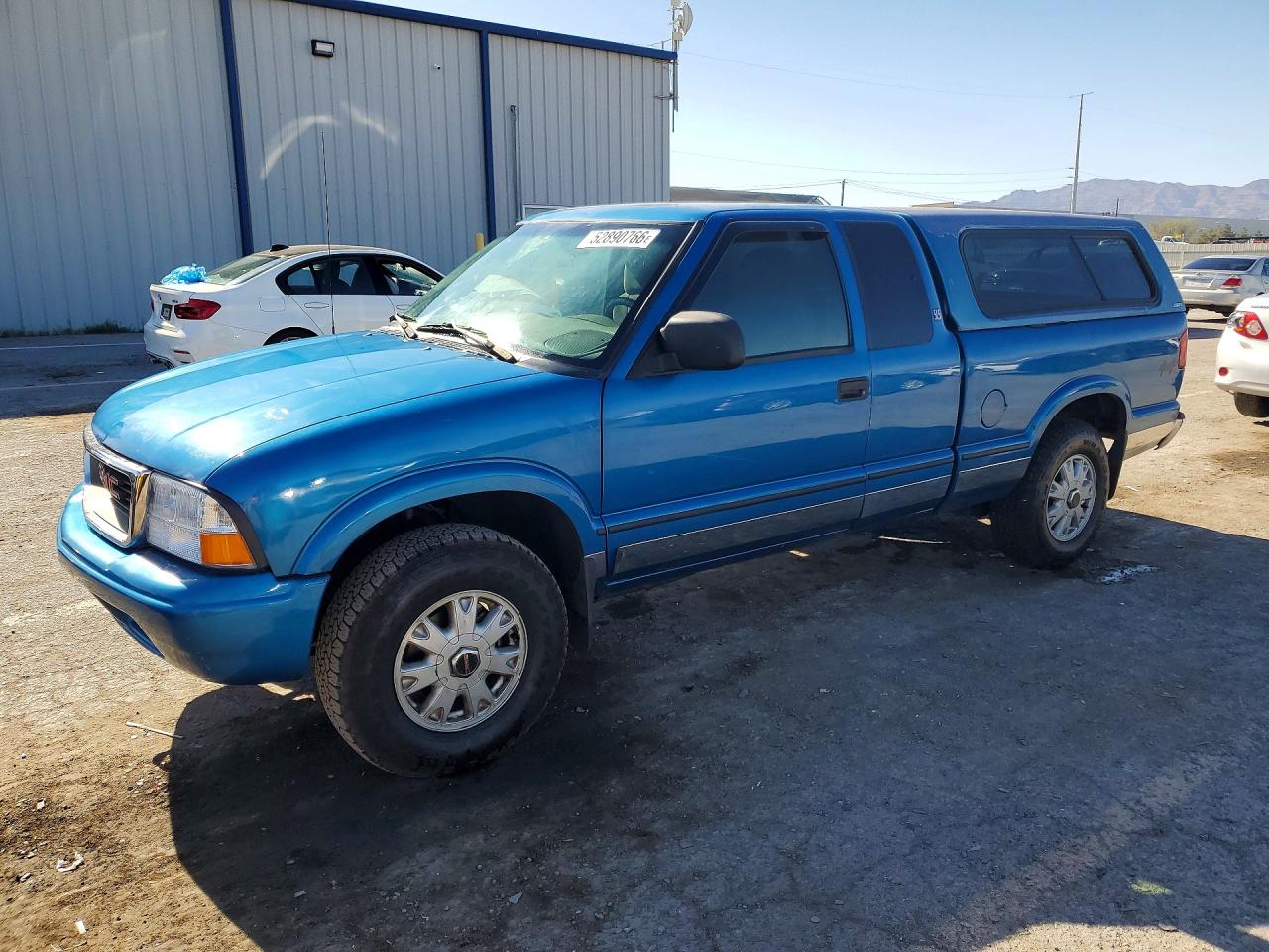 2002 GMC Sonoma SLS, VIN 1GTDT19W928173963 — Vandalism