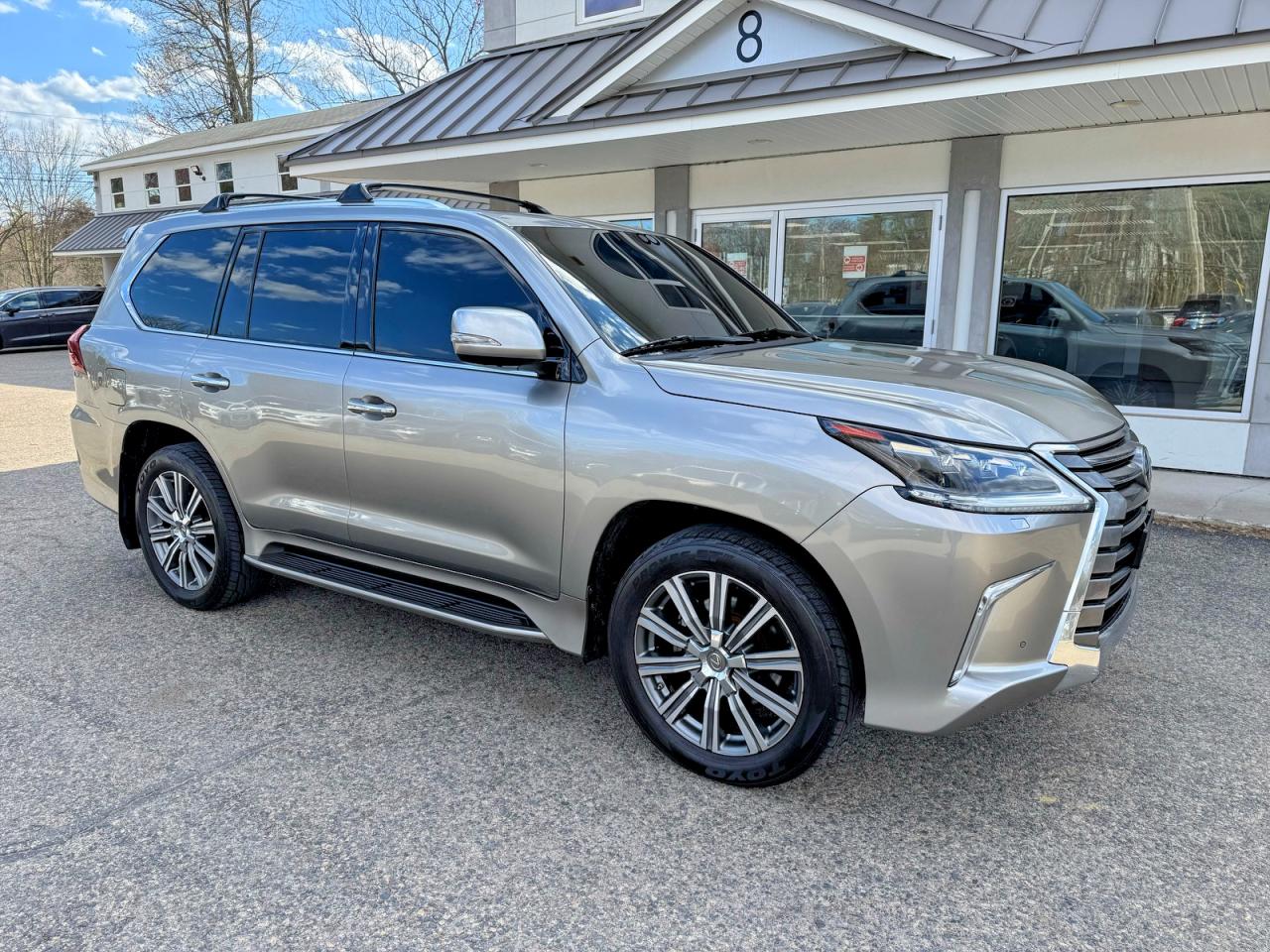 2016 Lexus LX 570, VIN JTJHY7AX7G4198284 — Фото с аукциона