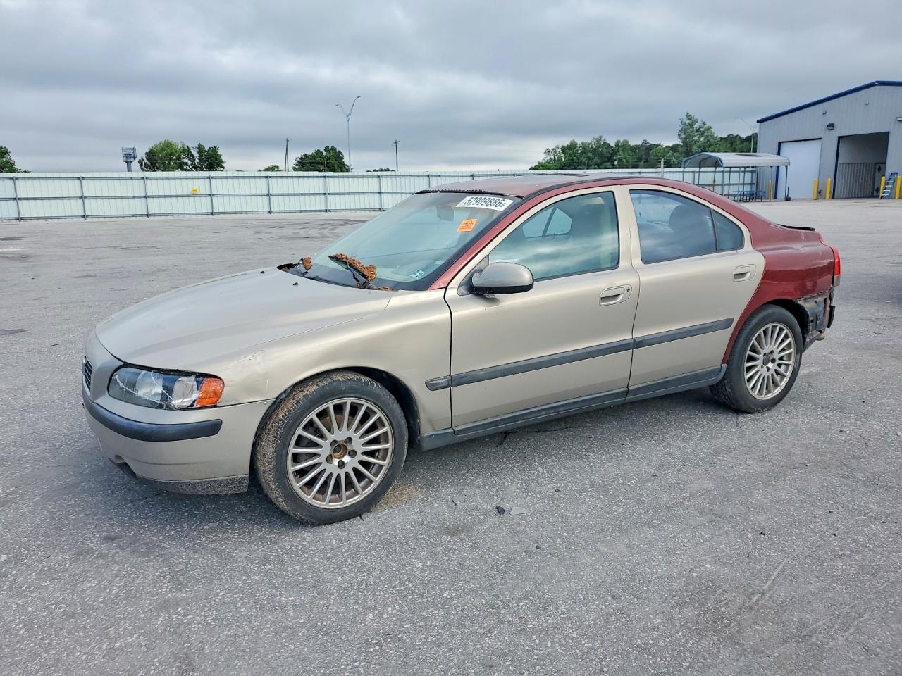 2001 Volvo S60, VIN YV1RS61R412080811 — Зад