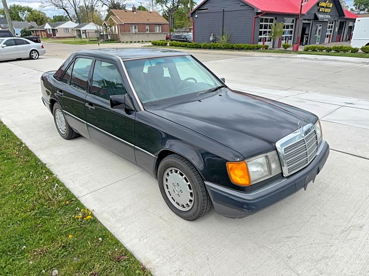 1993 Mercedes-Benz 300, VIN WDBEA28E4PB858079 — Mechanical