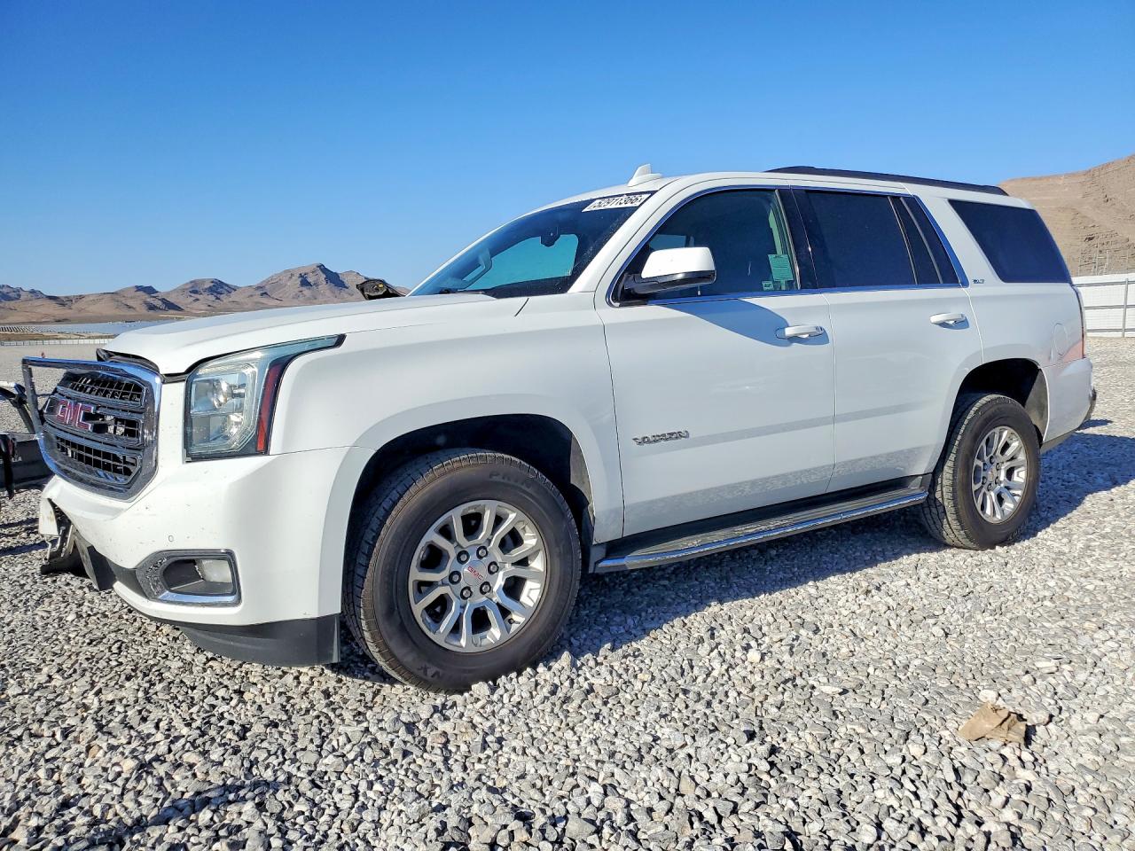 2019 GMC Yukon SLT, VIN 1GKS2BKC8KR158224 — Front end