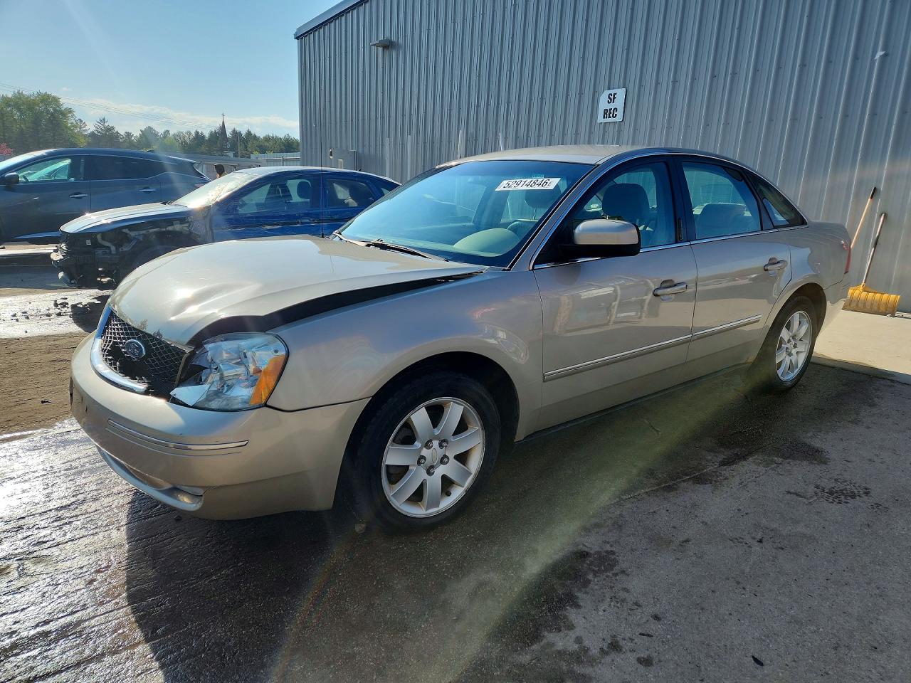 2005 Ford Five Hundred SEL, VIN 1FAFP24105G169041 — Перед